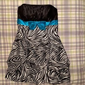 Juniors Black & White Striped With a Blue Bow